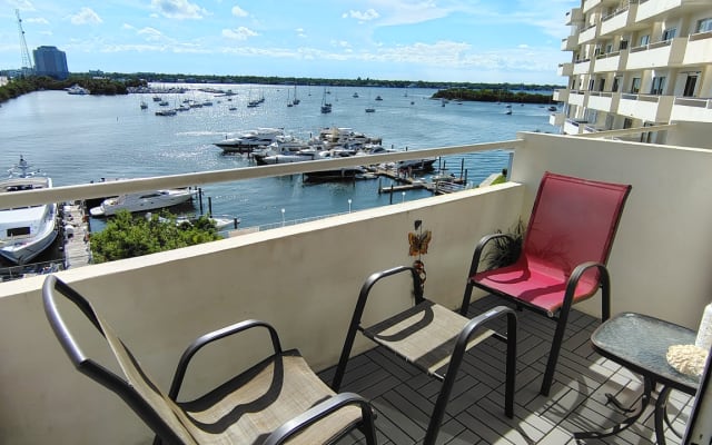Bayview Bliss - Relaxed, Clothing-Optional Stay w/ Parking