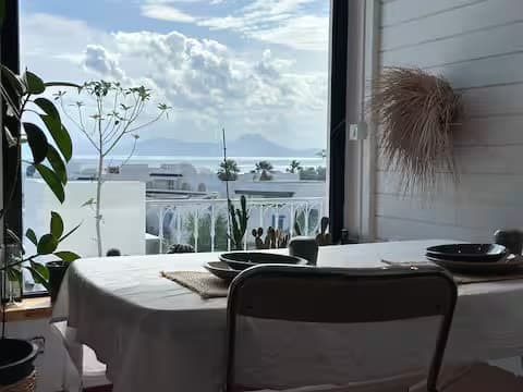 Chambre privée à Sidi Bou Said avec vue sur la mer.