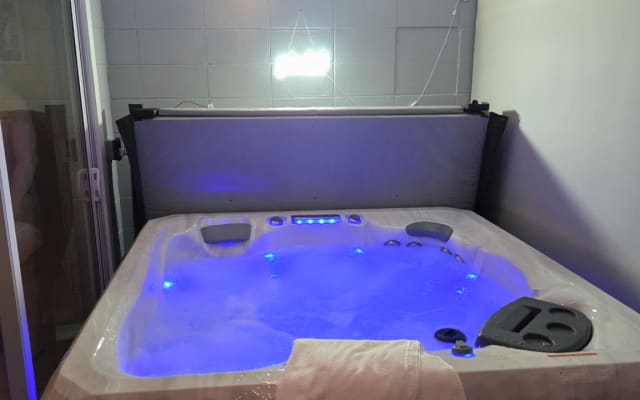 Kevins Inserat auf misterb&b - Therapeutic hot tub for your relaxation 