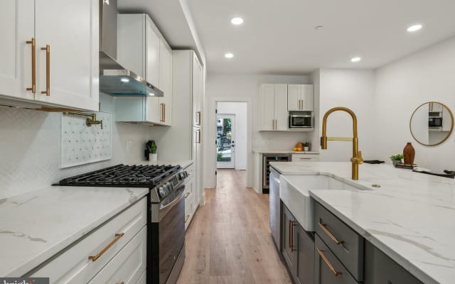 Zen Suite | 2025 Reno | Geo-Bach & Med-Pro | 91+ | Walker's Paradise - Foto 13