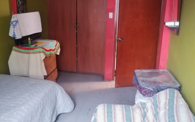 Zimmer in einer Privatunterkunft im ersten Stock in der Nähe des...