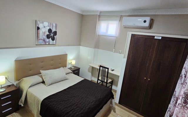 Hostal funcional y práctico totalmente reformado completamente.