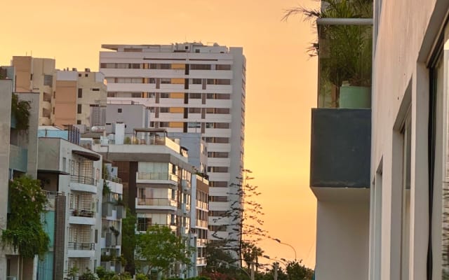 Anúncio de Carlos em misterb&b - Esta é uma parte da bela vista da varanda. Se gostam de ler livros num lugar mágico ou gostam tanto como eu do pôr do sol, vão adorar este lugar!