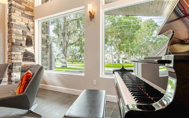 Ken's listing on misterb&b - Living room remodeled and expanded in June 2025. Architect designed and designer furnished. Complete with original art collection. Immerse yourself in luxury. Natural light pours in through the windows and skylights. Enjoy..