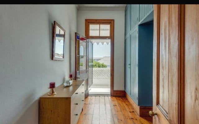 Un plaisir pour les voyageurs à proximité des cafés et de la plage !