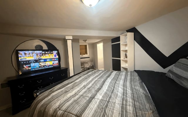 Private Basement Apartment  w/Bath, Farm Stay Near Airport
