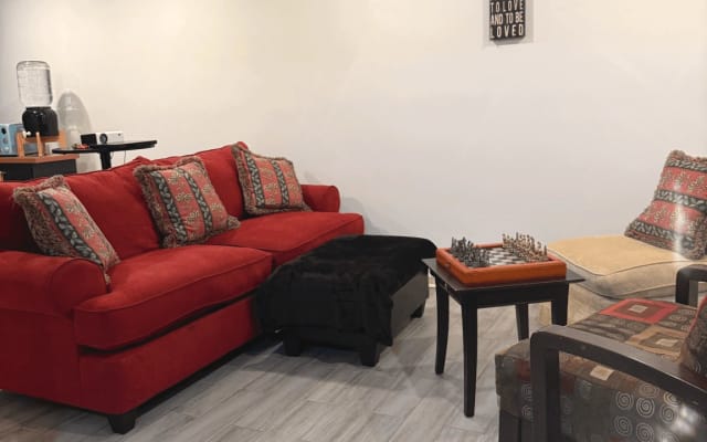 Private Basement Apartment  w/Bath, Farm Stay Near Airport