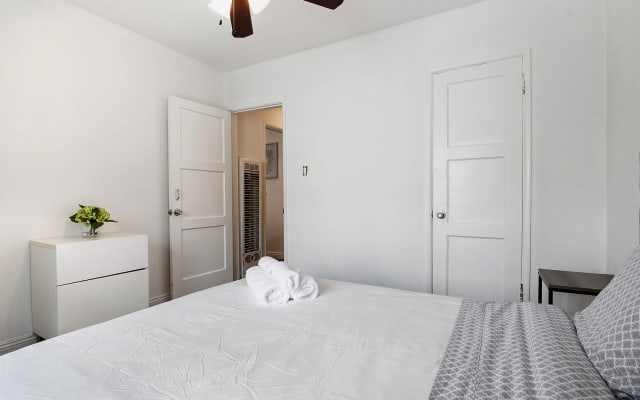 Affordable 1BR apt near Beverly Hills Open/Bookable - Picture 8