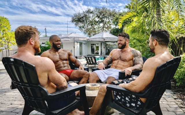 Juan Carlos's listing on misterb&b - Casa Citron, men lounging after the day at the heated pool.