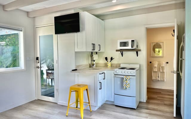 Juan Carlos's listing on misterb&b - Casa Citron Unit 3, all units come with a kitchenette.