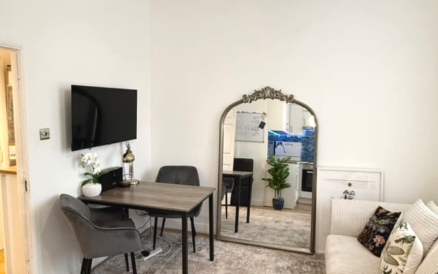Beautiful Apartment in Vibrant Elephant and Castle (Private terrace)