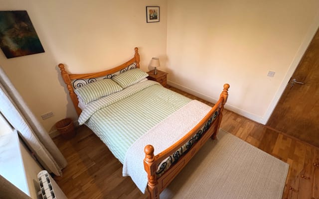 Chambre double dans un appartement partagé à Westport Town