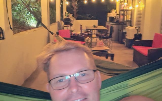 Authentische PR-Kabine in der zentralen Kaffeeregion im Hochregenwald.