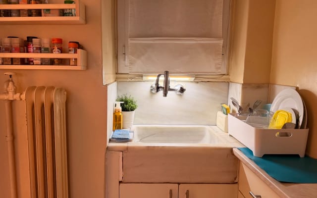 A cozy small apartment in Kipseli, you can crush on for a few nights. - Picture 7