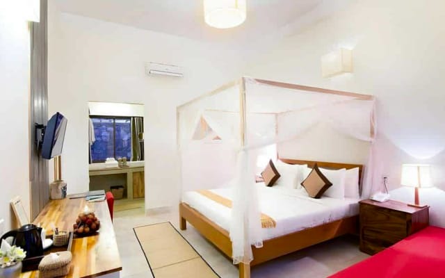 Gentleman's Hotel & Woman's Friendly - Brunnen von Tara - 213