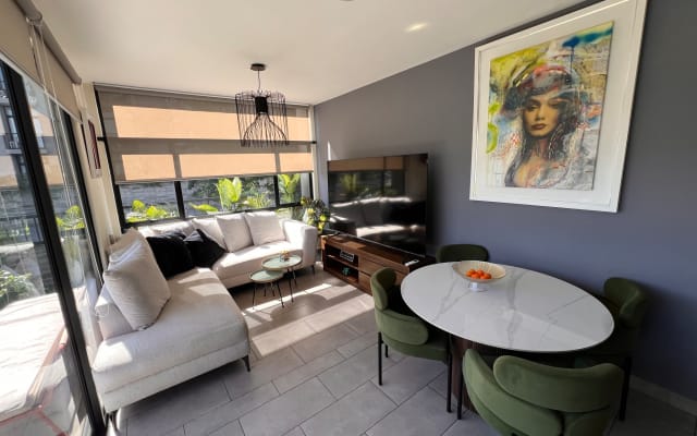 Luxury Private Room | Exclusive & Safe Urban Retreat