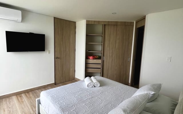 Piso 14 de lujo 2BR-Jacuzzi Balcón-Cerca del aeropuerto - Foto 13