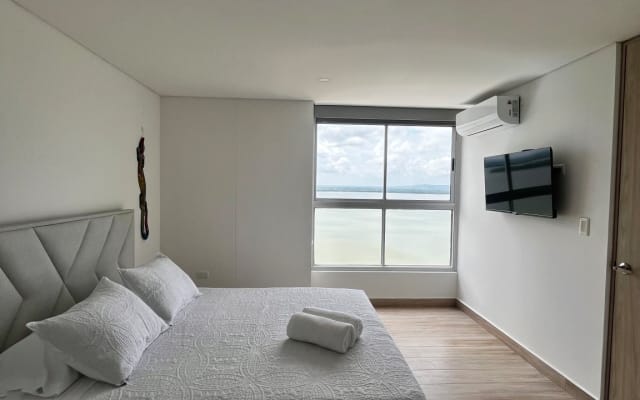 Piso 14 de lujo 2BR-Jacuzzi Balcón-Cerca del aeropuerto - Foto 16