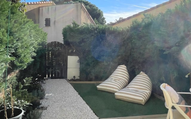 O jardim, entre o mar e a natureza