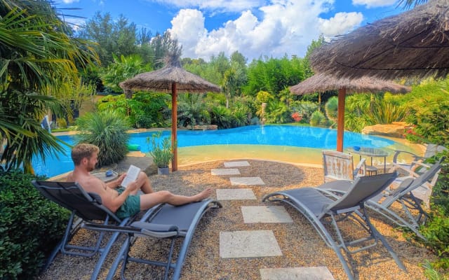 Estudio con piscina y jacuzzi - Tiki Palm Beach Resort