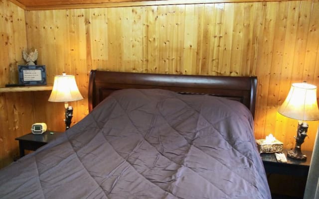 Tonsina Creek Whispers Lodge – direkt am Wasser, WLAN in Copper Center,