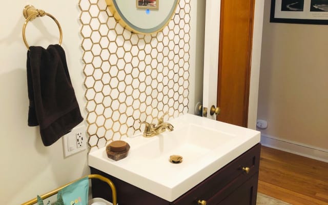 Cozy Bay View Bed & Bath