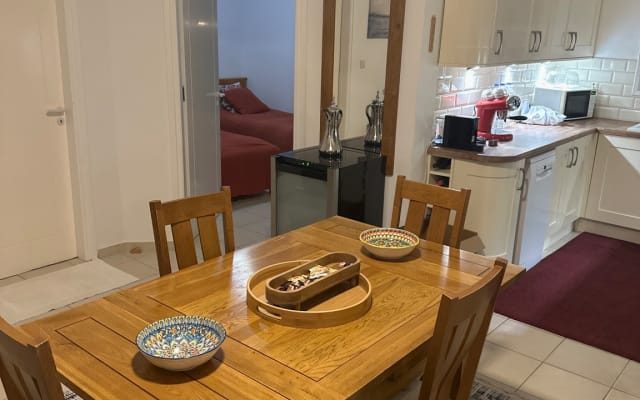 Encantadora habitación privada en alquiler en Pissouri con baño privado. - Foto 12