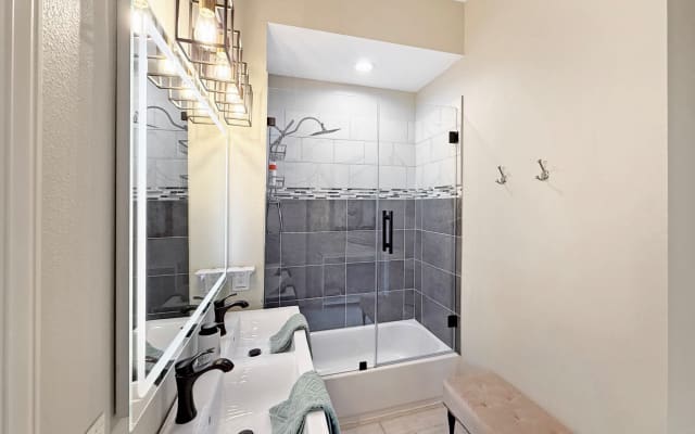 Exquisite Pleasure Haven: King William/Southtown SA