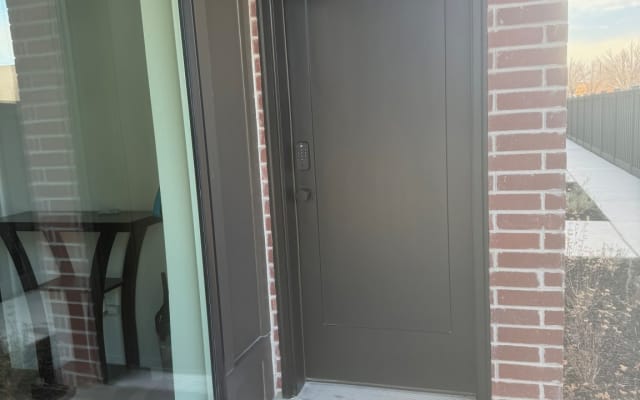 Comfortable private room with private bathroom. - Picture 6