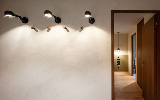 Bella camera in una casa progettata dall'architetto di fronte agli chât