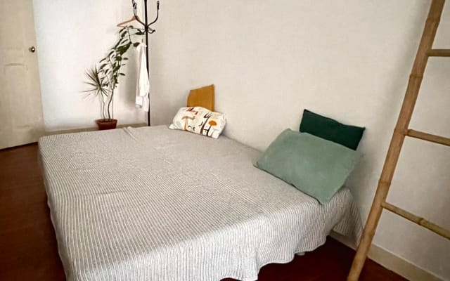 Bright room with annexed private office and balcony
