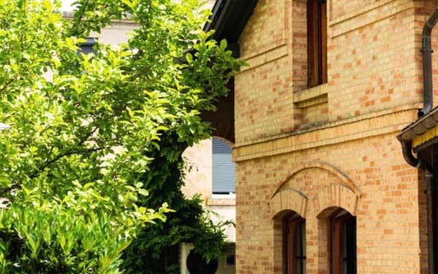 House with pool & garden - near town center
