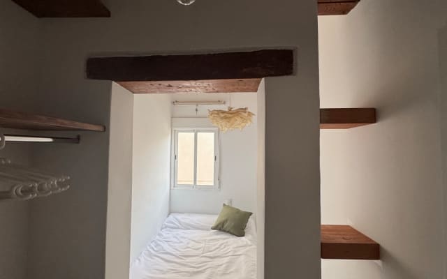 2 extra rooms Valencia (btw center and beach)