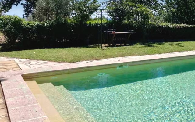 Thierrys Inserat auf misterb&b - Piscine chauffée et solarium 
Naturisme autorisé 
Mas 18e avec 10 couchages 
Près du Golf d’Aix en Provence et du SPA du Set Club