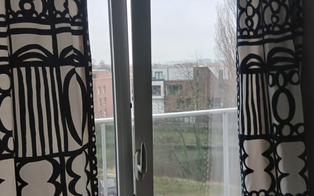 Chambre paisible avec balcon dans le quartier divers et urbain de Gand. - Photo 6