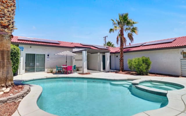 Desert Wonderland in Palm Springs | MCM Gem | Pool & Hot Tub