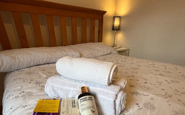 Gemütliches Doppelzimmer in der Nähe des Stadtzentrums / zu Fuß zu den wichtigsten Sehenswürdigkeiten - Foto 6