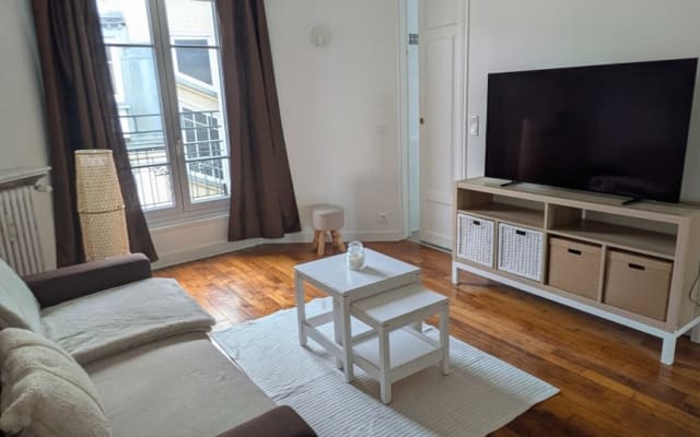 Cozy "Naturist Stay in Paris"