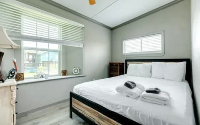 Cozy Duplex steps from the Beach - Picture 11