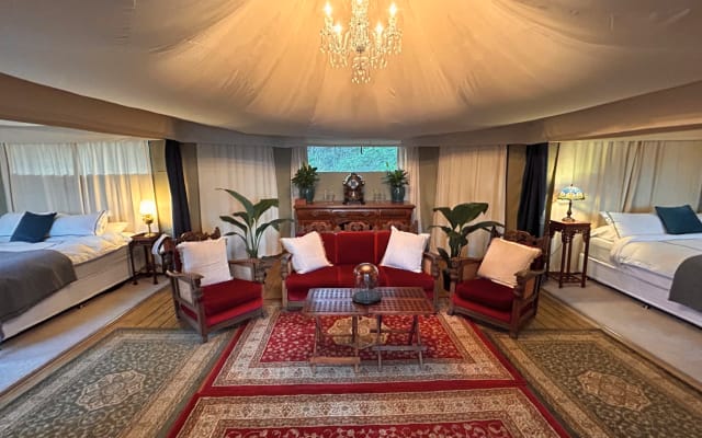 Wingtons Glamping, campeggio sull'acqua in stile glamour 1930.