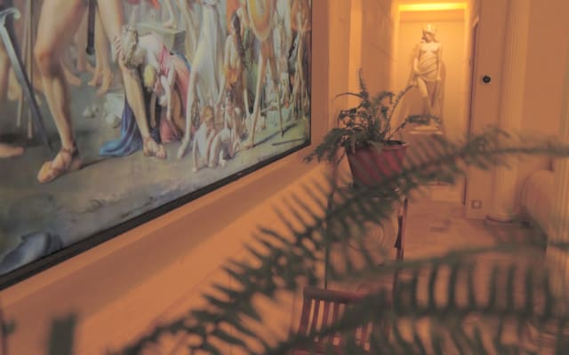 Anuncio de Marine en misterb&b - TV conectada de 86 pulgadas