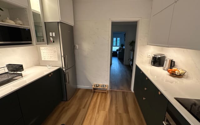 Camera luminosa e confortevole ospitata da una coppia colombiana e brasiliana - Foto 7