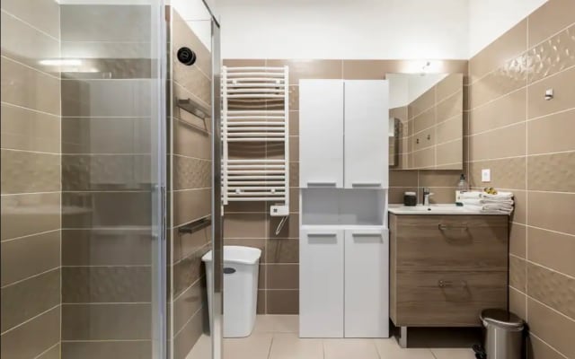 Q&R Renting- Eclipse Air-conditioned Room Sea Parking