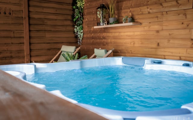 Chalet con jacuzzi privata - Fuga romantica e gay-friendly