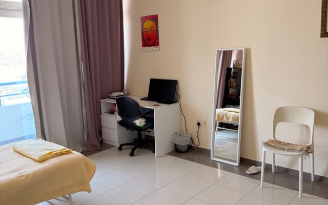 1 grande chambre disponible dans un bel appartement, à proximité du...