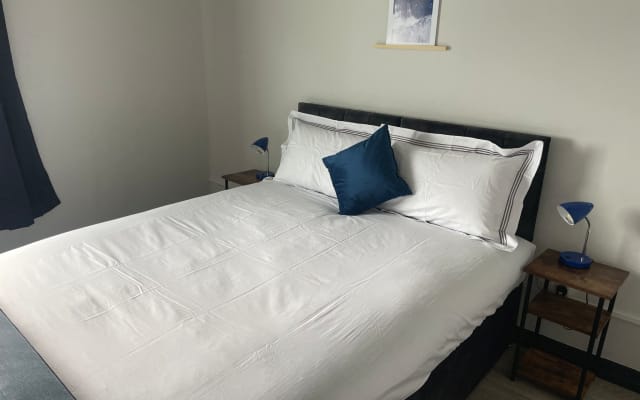 Flat with King or Twin Beds, Free Wifi Throughout!