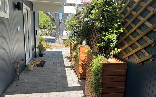 Beautiful apartment with utilities included. Apply now!