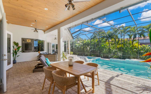 Luxus Saint Pete Estate w/Private Pool, Spa, Private Zimmer und Bad.