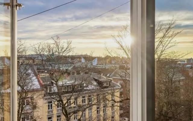 Lennarts Inserat auf misterb&b - Morgensonne und Stadtblick vom Gästezimmer