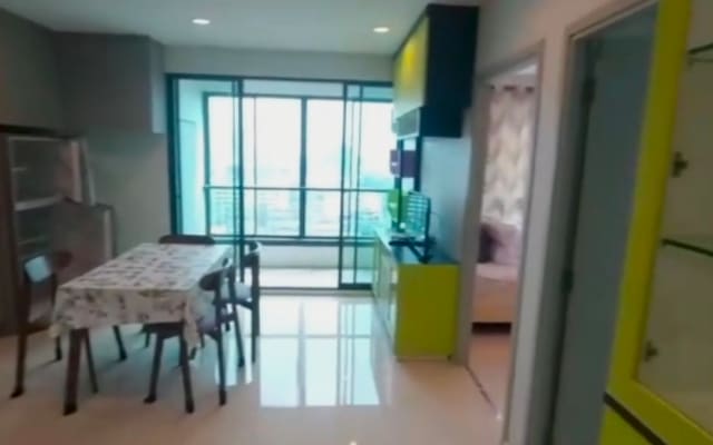 Private Room in Modern Condominium – Near BTS & Silom